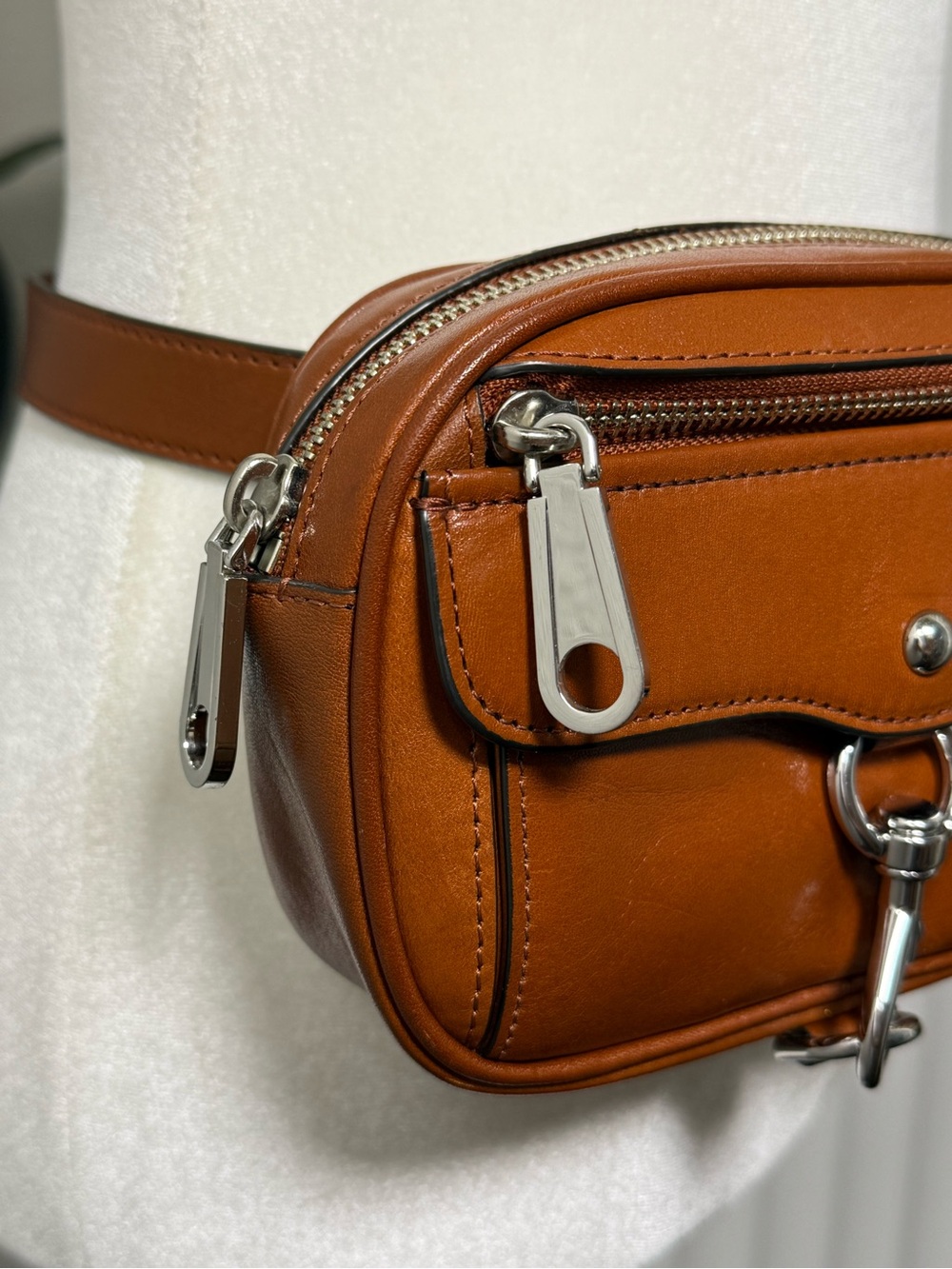 Rebecca Minkoff Blythe Leather Belt Bag - Acorn (Brown/Tan) - Picture 4 of 14